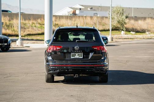 2022 Volkswagen Tiguan 2.0T SE R-Line Black
