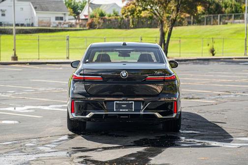 2023 BMW 740 i