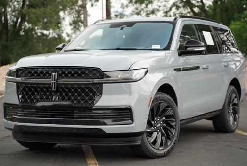 Gray Mist Metallic Tri-Coat 2025 Lincoln Navigator Reserve