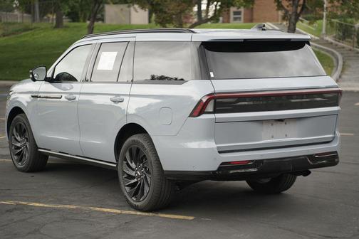 Gray Mist Metallic Tri-Coat 2025 Lincoln Navigator Reserve