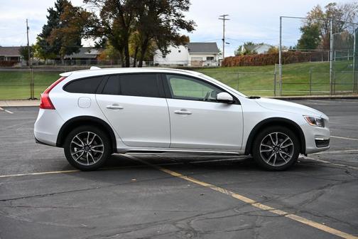 2015 Volvo V60 Cross Country T5 Platinum