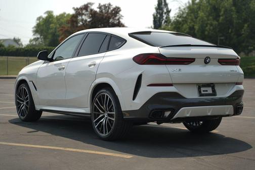 Mineral White Metallic 2027 BMW X6 xDrive40i