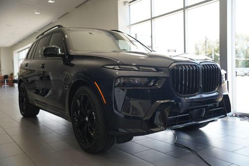 Carbon Black Metallic 2027 BMW X7 xDrive40i