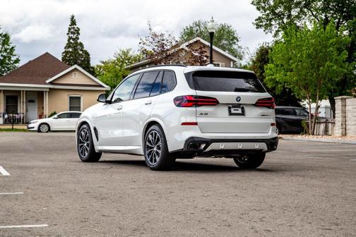 Alpine White 2026 BMW X5 PHEV xDrive50e