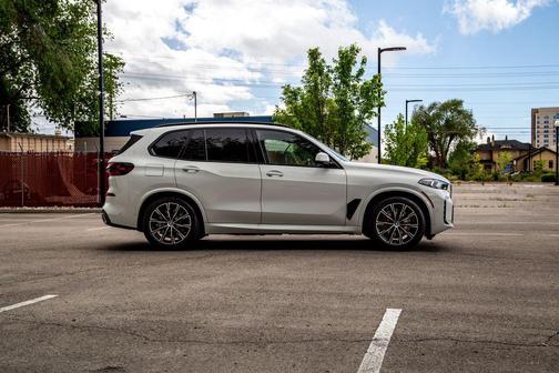 Alpine White 2026 BMW X5 PHEV xDrive50e