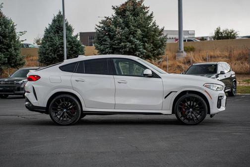 2022 BMW X6 M50i