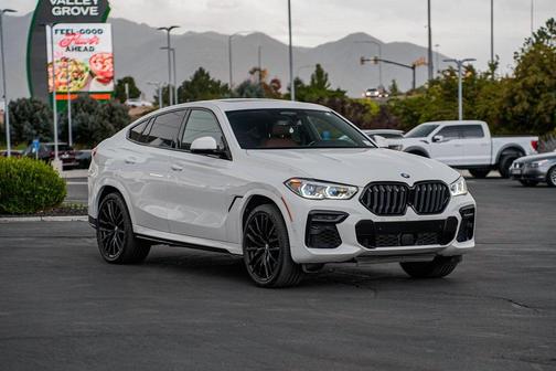 2022 BMW X6 M50i