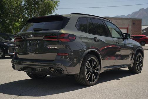 Dravit Grey Metallic 2026 BMW X5 M60i