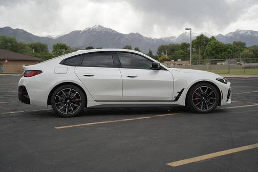 Mineral White Metallic 2024 BMW M440 i xDrive