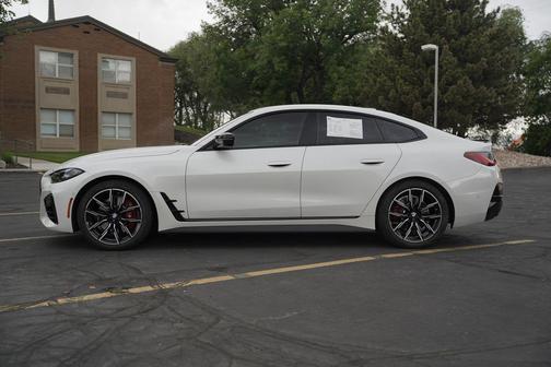 Mineral White Metallic 2024 BMW M440 i xDrive