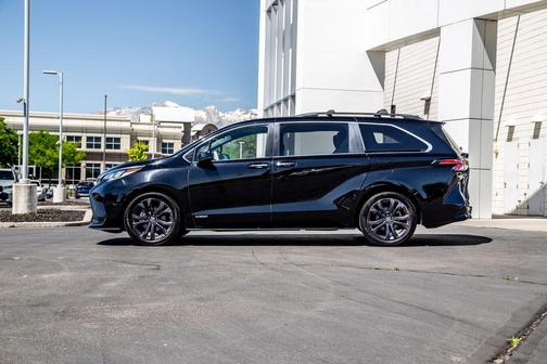 Midnight Black Metallic 2021 Toyota Sienna XSE 7 Passenger