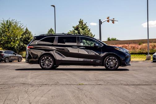 Midnight Black Metallic 2021 Toyota Sienna XSE 7 Passenger