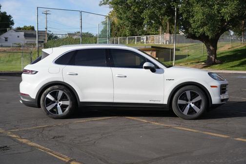 2024 Porsche Cayenne E-Hybrid