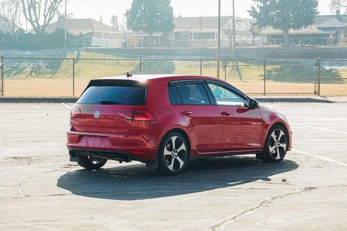 2015 Volkswagen Golf GTI 2.0T SE 4-Door