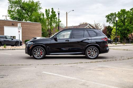 Black Sapphire Metallic 2026 BMW X5 xDrive40i