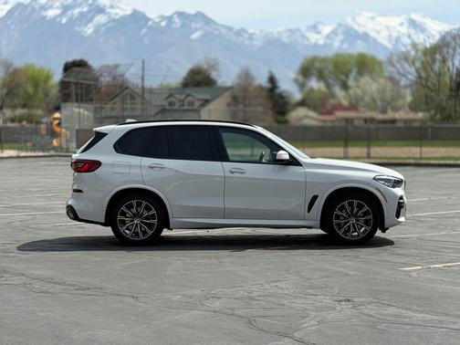 Alpine White 2023 BMW X5 xDrive40i