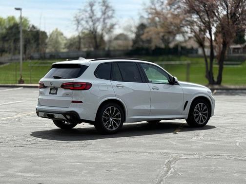 Alpine White 2023 BMW X5 xDrive40i