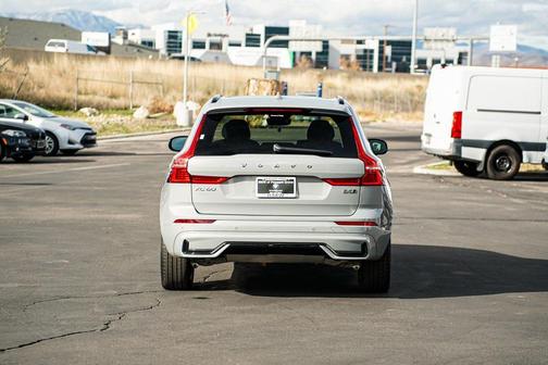 2024 Volvo XC60 B5 Plus Dark Theme