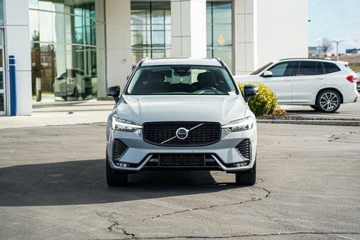 2024 Volvo XC60 B5 Plus Dark Theme