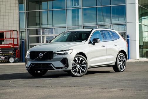 2024 Volvo XC60 B5 Plus Dark Theme