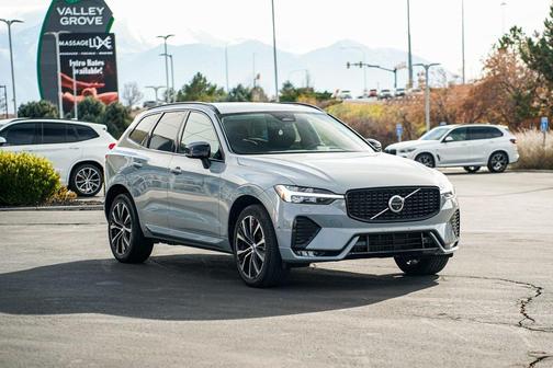 2024 Volvo XC60 B5 Plus Dark Theme