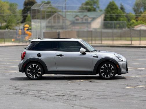 Pepper White 2023 MINI Hardtop Cooper S