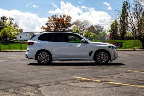 Alpine White 2026 BMW X5 PHEV xDrive50e