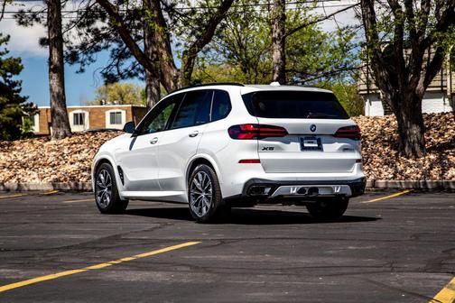 Alpine White 2026 BMW X5 PHEV xDrive50e
