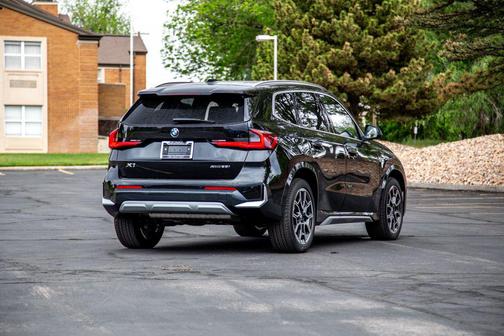Black Sapphire Metallic 2026 BMW X1 xDrive28i