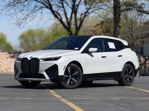 Mineral White Metallic 2025 BMW iX xDrive50