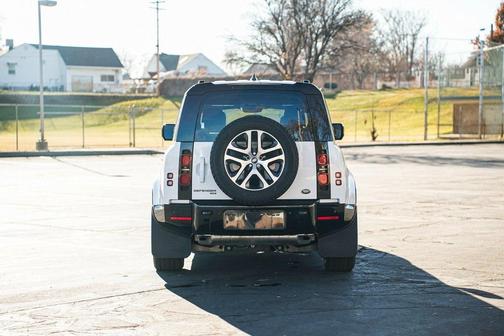 2023 Land Rover Defender 110 X-Dynamic SE