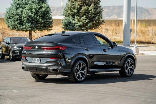 2022 BMW X6 M50i