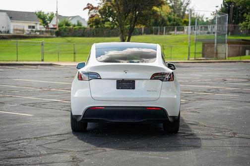 2022 Tesla Model Y Long Range Dual Motor All-Wheel Drive