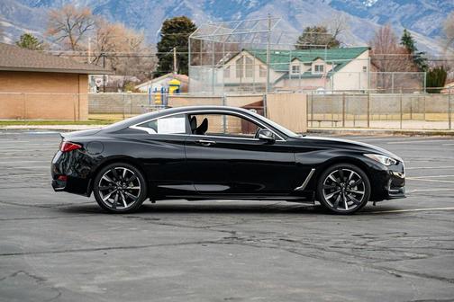 2022 INFINITI Q60 LUXE AWD