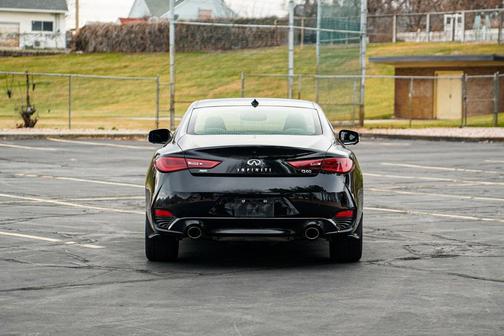 2022 INFINITI Q60 LUXE AWD