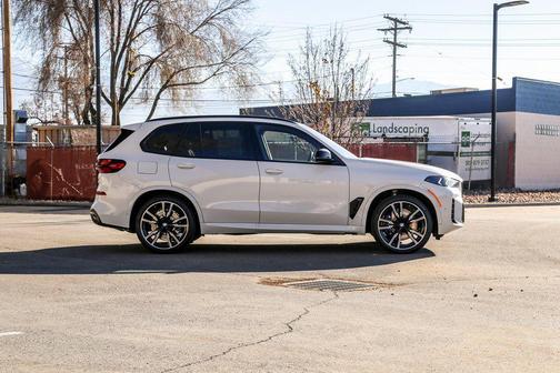 2026 BMW X5 M60i