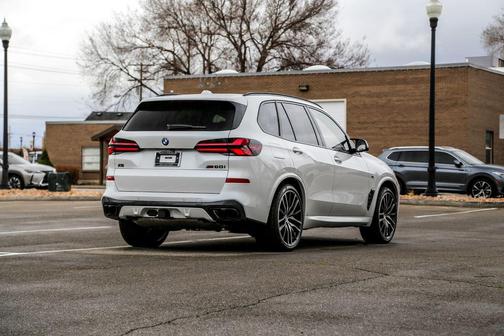 Mineral White Metallic 2026 BMW X5 M60i