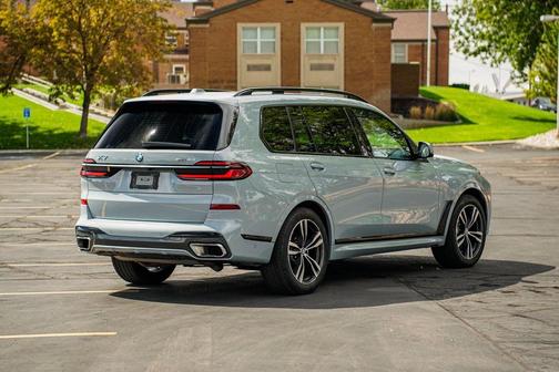 2023 BMW X7 xDrive40i