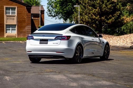 Pearl White Multi-Coat 2020 Tesla Model 3 Performance