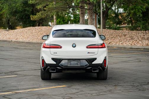 2023 BMW X4 M40i