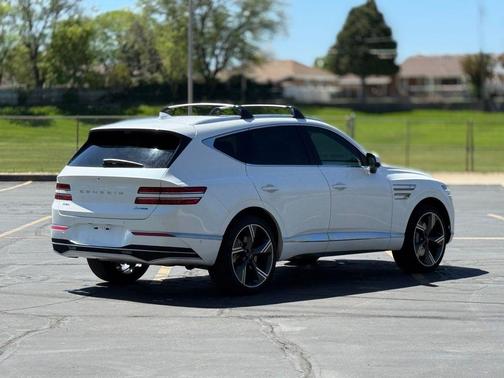 Uyuni White 2026 Genesis GV80 3.5T