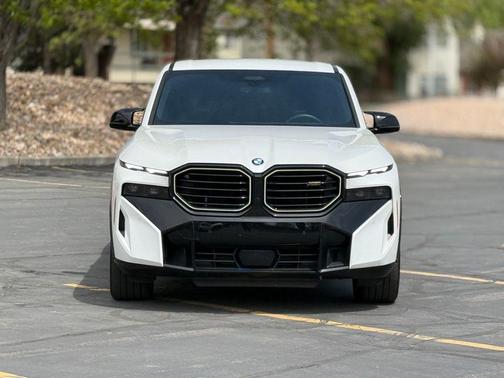 Mineral White Metallic 2025 BMW XM Base
