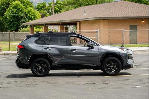2020 Toyota RAV4 Hybrid SE