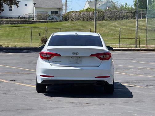 Quartz White Pearl 2017 Hyundai SONATA SE
