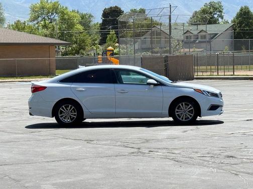 Quartz White Pearl 2017 Hyundai SONATA SE