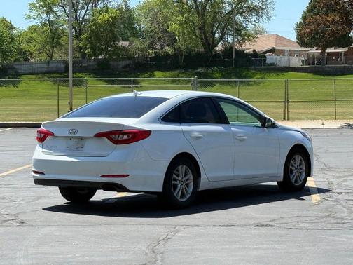 Quartz White Pearl 2017 Hyundai SONATA SE