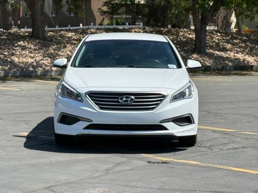 Quartz White Pearl 2017 Hyundai SONATA SE