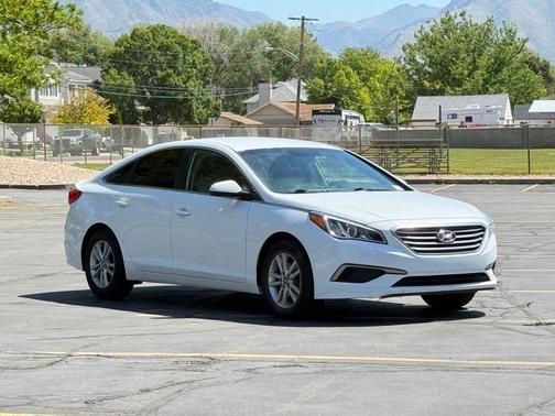 Quartz White Pearl 2017 Hyundai SONATA SE