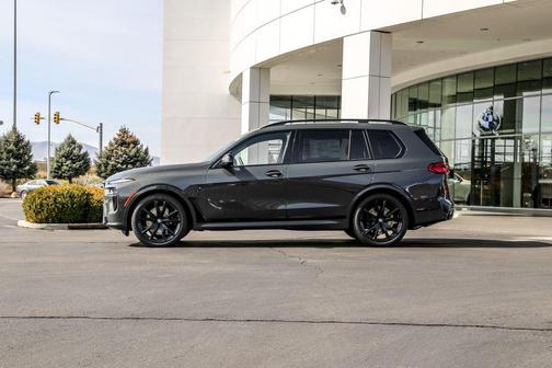 2026 BMW X7 M60i