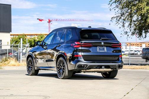 2026 BMW X5 M60i